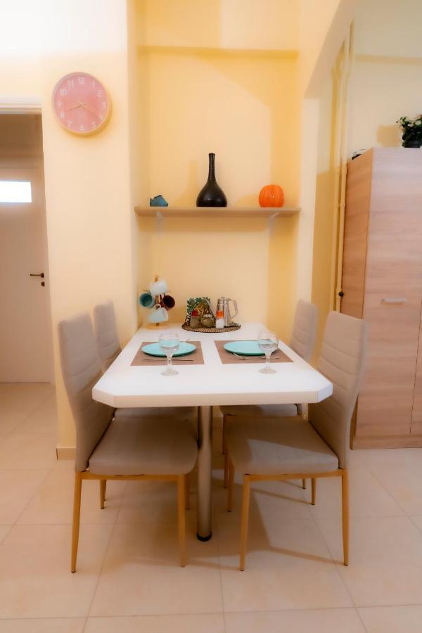 Myrtle, City Center Renovated Apartment เอเธนส์ ภายนอก รูปภาพ